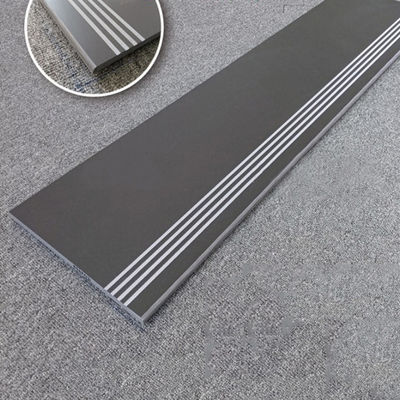 滑らない黒色 均質な全身ポルセラン 床 ガラスのタイル 300x600mm 駐車用